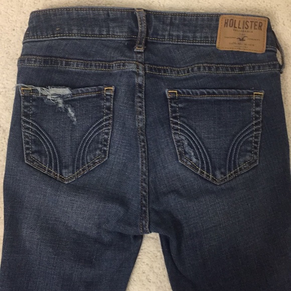 Distressed blue jeans - Picture 6 of 7